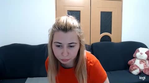 Snapshot of dianasmiey7 chatting on March 3, 7:49 pm dianasmiey7 online show from March 3, 7:49 pm