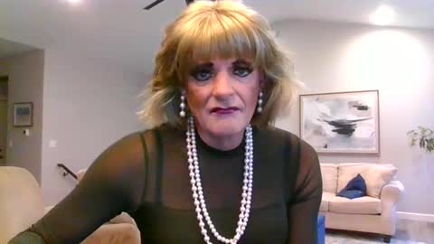 Snapshot of dianeheels chatting on January 8, 2:35 pm dianeheels online show from January 8, 2:35 pm
