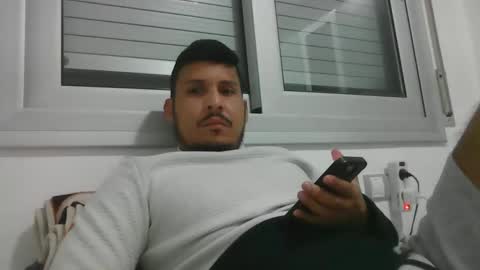 Snapshot of diangohetero21cm chatting on December 17, 7:04 pm diangohetero21cm online show from December 17, 7:04 pm