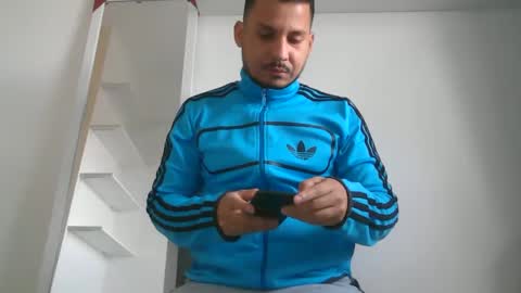 Snapshot of diangohetero21cm chatting on February 12, 10:14 am diangohetero21cm online show from February 12, 10:14 am