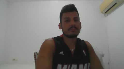 Snapshot of diangohetero21cm chatting on October 21, 8:20 pm diangohetero21cm online show from October 21, 8:20 pm