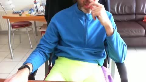 didonc from france..... online show from April 1, 8:26 am