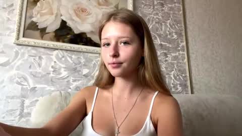 Mia 18 . online show from February 15, 7:51 am