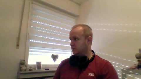 Snapshot of dienummer10 chatting on October 23, 7:51 am dienummer10 online show from October 23, 7:51 am