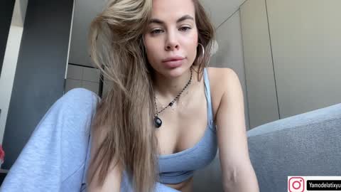 Snapshot of diffgirls chatting on October 1, 9:15 am Tanya online show from October 1, 9:15 am