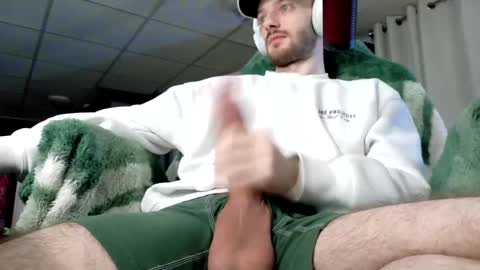 Snapshot of digbicknik chatting on September 22, 2:35 am digbicknik online show from September 22, 2:35 am