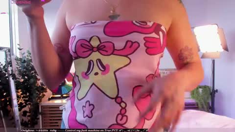 Snapshot of digitalkisses chatting on May 11, 10:18 pm Estef Ger online show from May 11, 10:18 pm