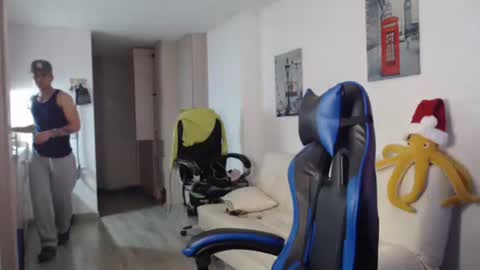 dilanxxx8888 online show from December 17, 3:45 am