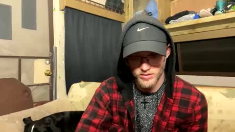 Snapshot of dilf_96 chatting on May 13, 4:32 am Daddy online show from May 13, 4:32 am