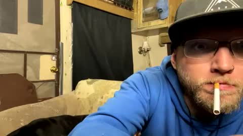 Snapshot of dilf_96 chatting on May 29, 4:21 am Daddy online show from May 29, 4:21 am