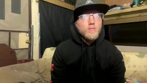 Snapshot of dilf_96 chatting on May 31, 1:47 am Daddy online show from May 31, 1:47 am