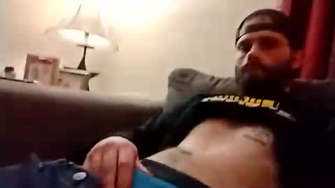 Snapshot of dill801975 chatting on February 3, 1:37 am dill801975 online show from February 3, 1:37 am