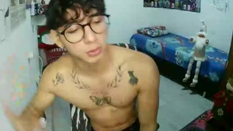 Snapshot of dillom420 chatting on December 16, 6:24 pm dillom420 online show from December 16, 6:24 pm