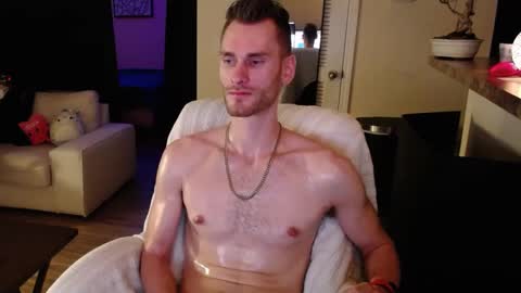 Snapshot of dimitri_4793 chatting on February 6, 12:22 am Meechii online show from February 6, 12:22 am