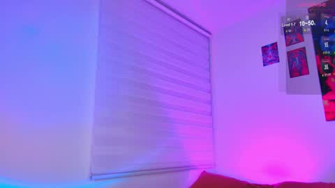 Julian Independent Model online show from February 18, 11:44 pm