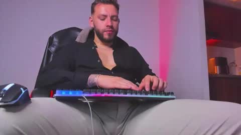 Snapshot of dimitri_master chatting on February 24, 4:32 am Angel Dimitri online show from February 24, 4:32 am