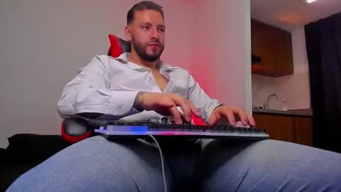 Snapshot of dimitri_master chatting on February 25, 5:50 am Angel Dimitri online show from February 25, 5:50 am