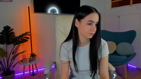 Snapshot of dina___fox chatting on April 11, 1:04 pm Dina Fox online show from April 11, 1:04 pm