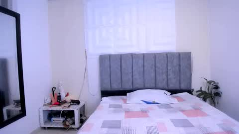 DINA online show from February 21, 7:04 pm