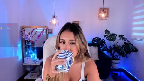 Snapshot of dina_ride chatting on January 15, 12:15 pm online show from January 15, 12:15 pm