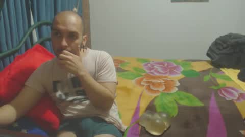 Snapshot of dinchtcams chatting on November 5, 10:32 pm Dincht online show from November 5, 10:32 pm