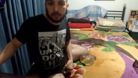 Snapshot of dinchtcams chatting on February 23, 10:40 pm Dincht online show from February 23, 10:40 pm