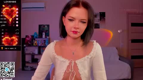 Snapshot of dindin_ chatting on February 1, 11:31 am Jessie online show from February 1, 11:31 am