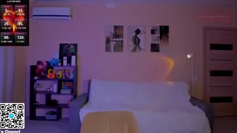 Snapshot of dindin_ chatting on February 24, 11:52 am Jessie online show from February 24, 11:52 am