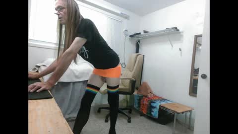 Snapshot of dinkdork094 chatting on May 27, 11:13 pm Dinkdork just having a good time online show from May 27, 11:13 pm