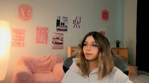 Sara Connor online show from March 1, 1:13 pm