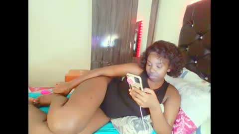 dinnydakrazx online show from December 16, 6:46 pm