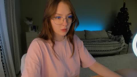 Snapshot of dinochka_ chatting on December 14, 10:13 am Dina online show from December 14, 10:13 am