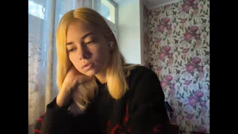 Snapshot of dinorahmroczkowski chatting on September 27, 7:57 am dinorahmroczkowski online show from September 27, 7:57 am