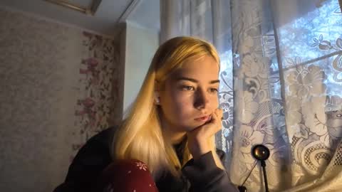 Snapshot of dinorahmroczkowski chatting on October 7, 7:27 am dinorahmroczkowski online show from October 7, 7:27 am