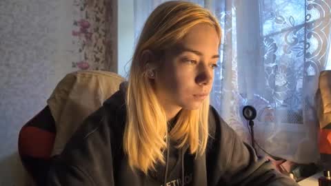 Snapshot of dinorahmroczkowski chatting on October 17, 7:11 am dinorahmroczkowski online show from October 17, 7:11 am