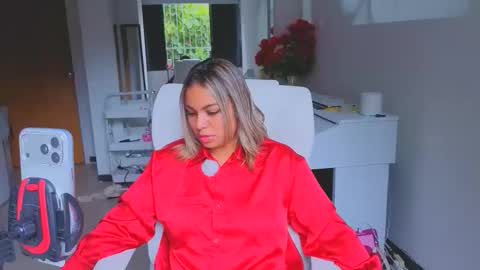 diosadeluniverso_ online show from April 17, 12:30 pm