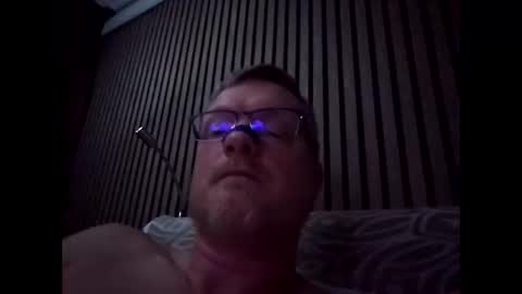 Snapshot of dirkkie1975 chatting on April 4, 10:18 pm dirkkie1975 online show from April 4, 10:18 pm