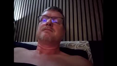 Snapshot of dirkkie1975 chatting on April 12, 8:03 pm dirkkie1975 online show from April 12, 8:03 pm