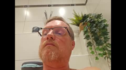 dirkkie1975 online show from May 2, 6:35 pm