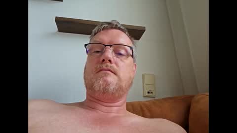 dirkkie1975 online show from May 31, 8:10 am