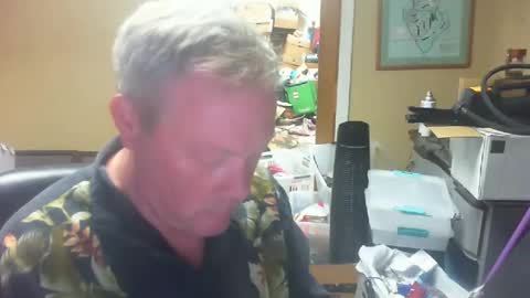 Snapshot of dirkpitt223 chatting on December 21, 6:23 pm DirtkPitt Fun guy working online show from December 21, 6:23 pm