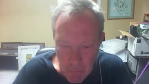 Snapshot of dirkpitt223 chatting on December 22, 6:17 am DirtkPitt Fun guy working online show from December 22, 6:17 am