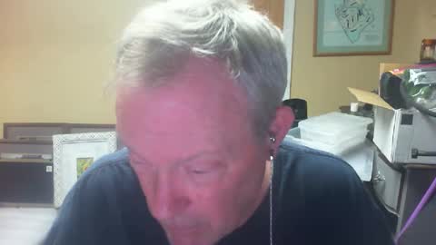 Snapshot of dirkpitt223 chatting on December 22, 10:17 am DirtkPitt Fun guy working online show from December 22, 10:17 am