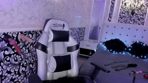 Violet online show from December 7, 7:49 am