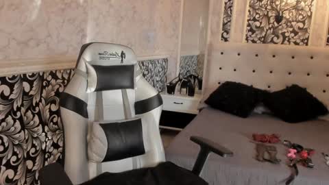 Violet online show from January 20, 8:50 pm