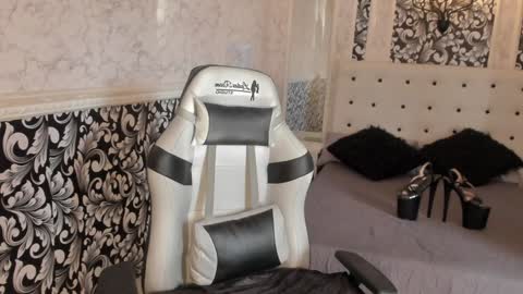 Violet online show from January 21, 8:32 pm