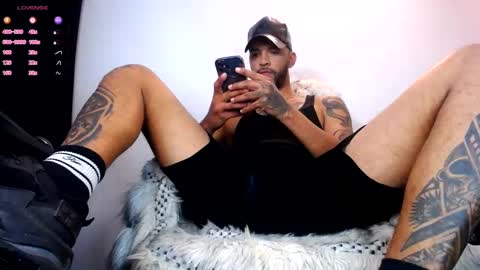 Snapshot of dirtybhot chatting on October 1, 3:34 am I just want to be happy online show from October 1, 3:34 am