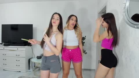 Snapshot of dirtygirls99 chatting on February 11, 12:26 am Gyna Josie online show from February 11, 12:26 am