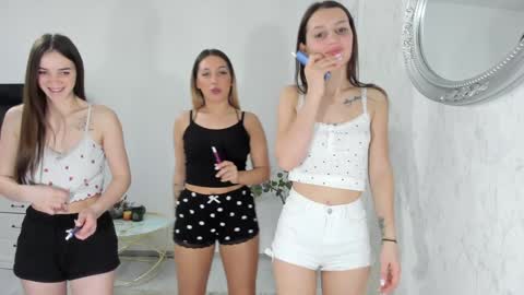 Snapshot of dirtygirls99 chatting on February 15, 1:57 am Gyna Josie online show from February 15, 1:57 am