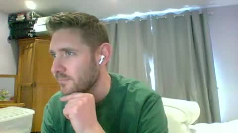 Snapshot of dirtylondon729 chatting on March 10, 12:48 pm Exhibitionist Ben online show from March 10, 12:48 pm